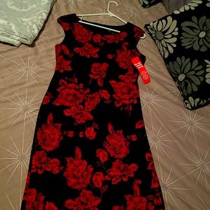 Sleeveless red/black sexy body con dress